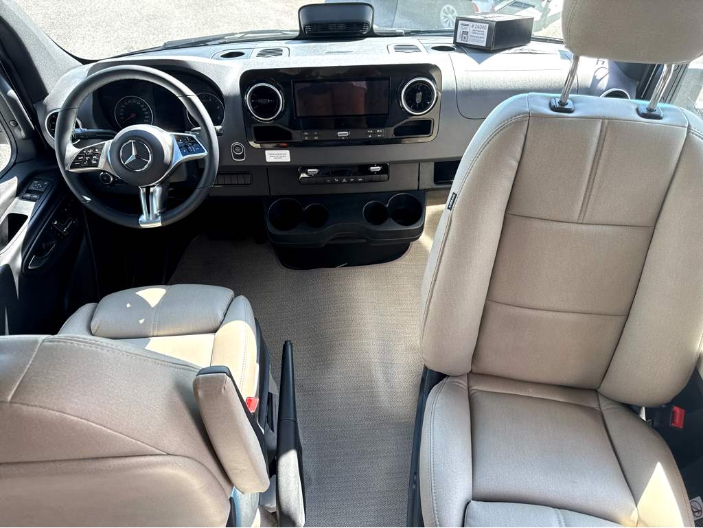 2027 THOR MOTOR COACH TIBURON 24XL - Image 8