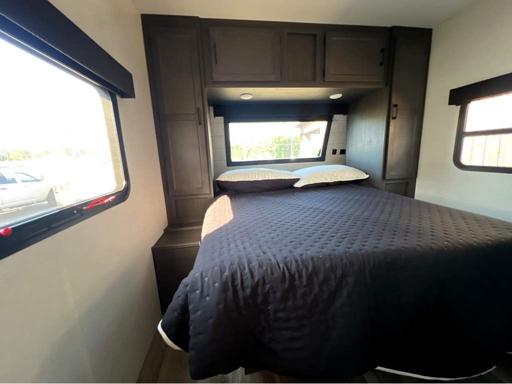2026 VENTURE RV SPORTTREK 261VBH - Image 21