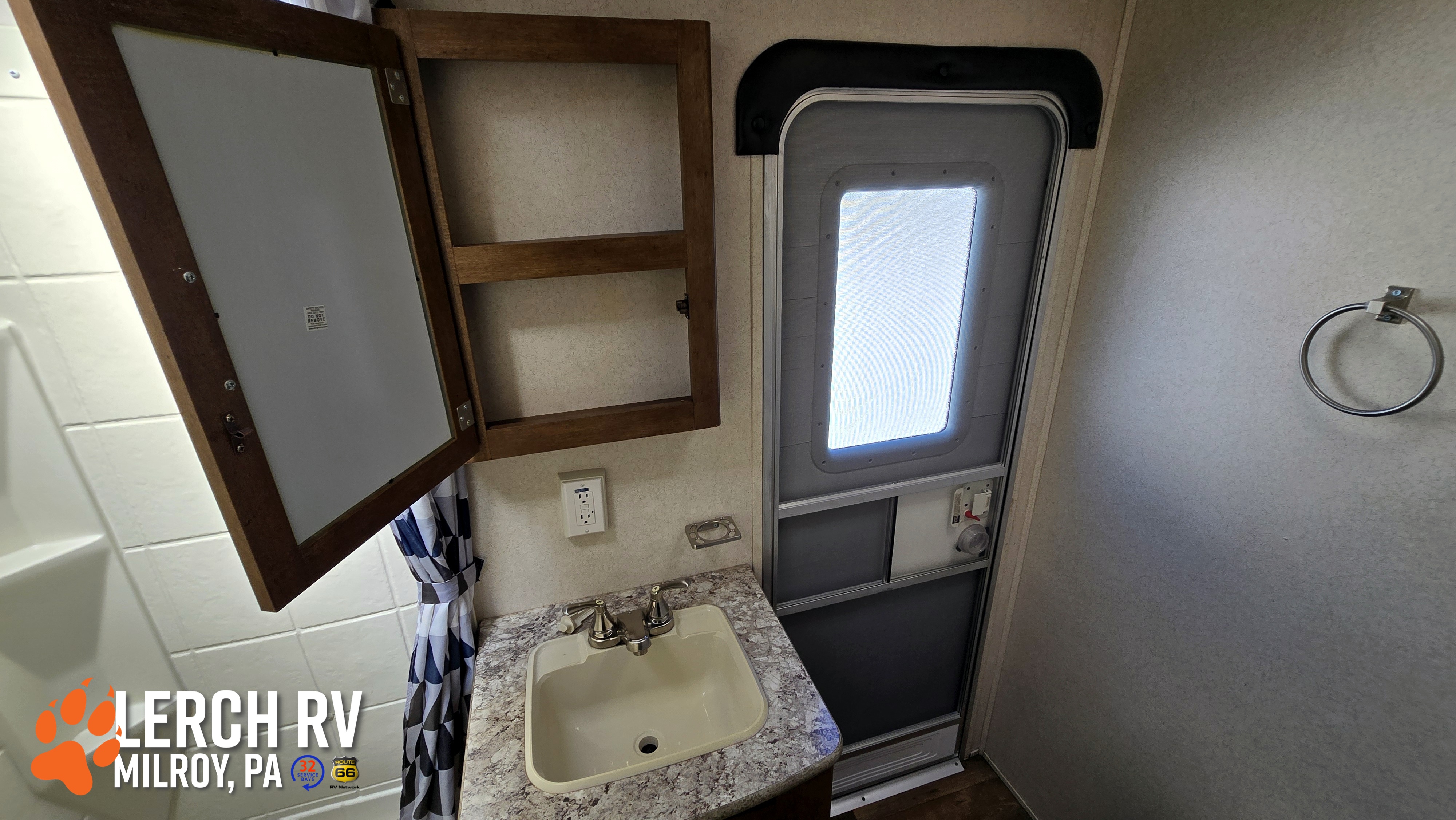 2017 Forest River Salem T32BHDS - Image 26