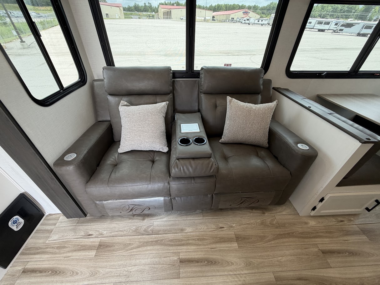 2027 VENTURE RV SPORTTREK 292VRB - Image 38