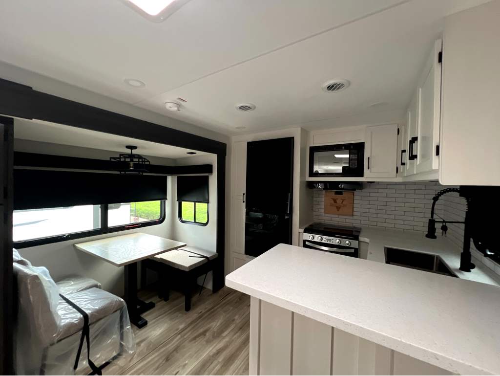 2027 VENTURE RV SPORTTREK 336VRK - Image 11