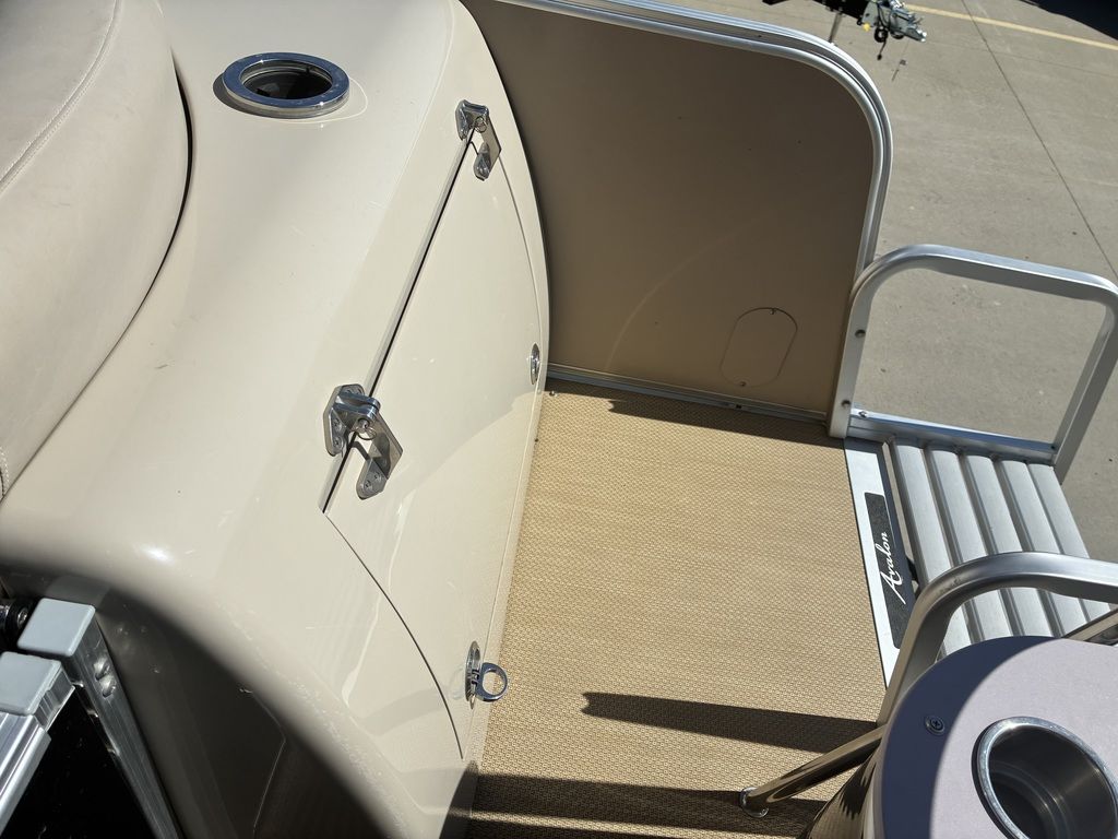 2014 Avalon C SERIES WIND JAMMER 24 - Image 30