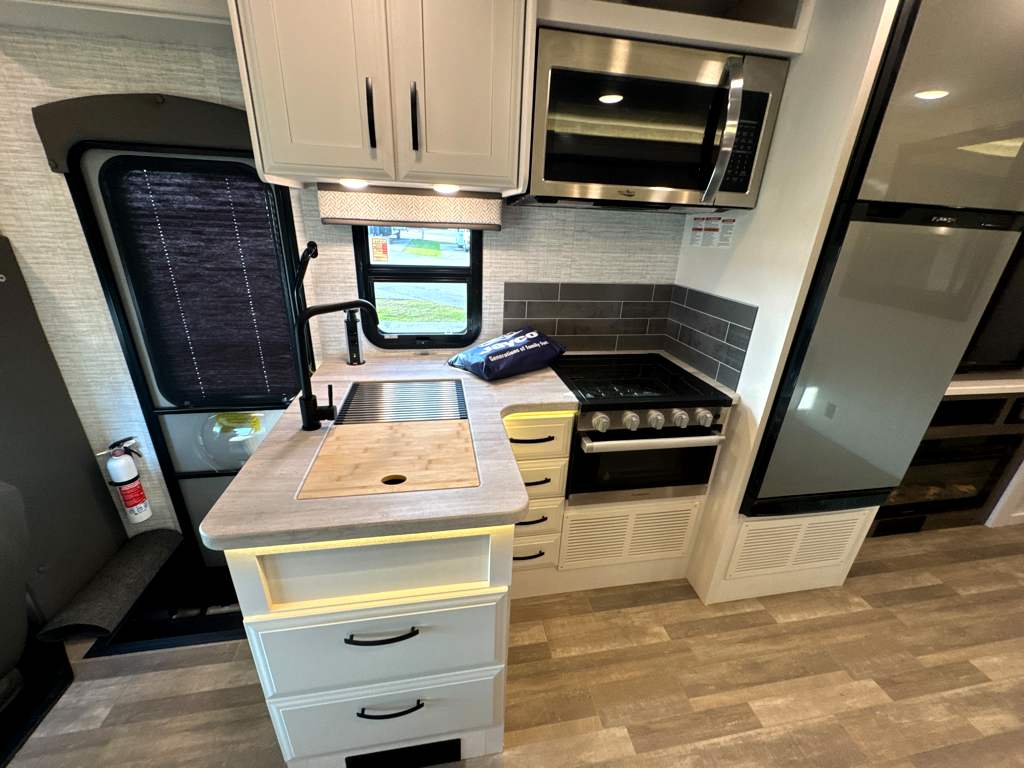 2025 JAYCO GREYHAWK 30Z - Image 14