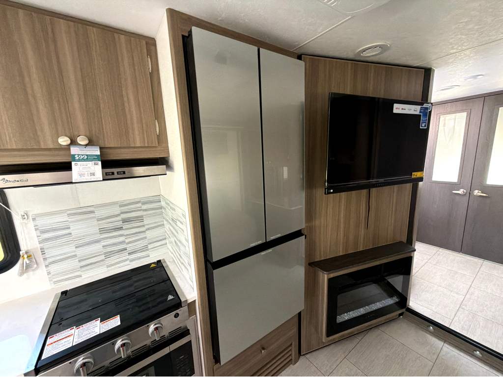 2027 Coachmen Freelander 30RS - Image 6