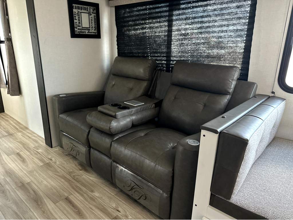 2027 VENTURE RV SIENNA 311VDB - Image 12
