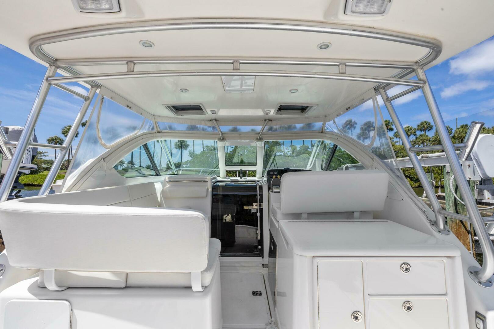 2006 Tiara Yachts 3200 Open - Image 10