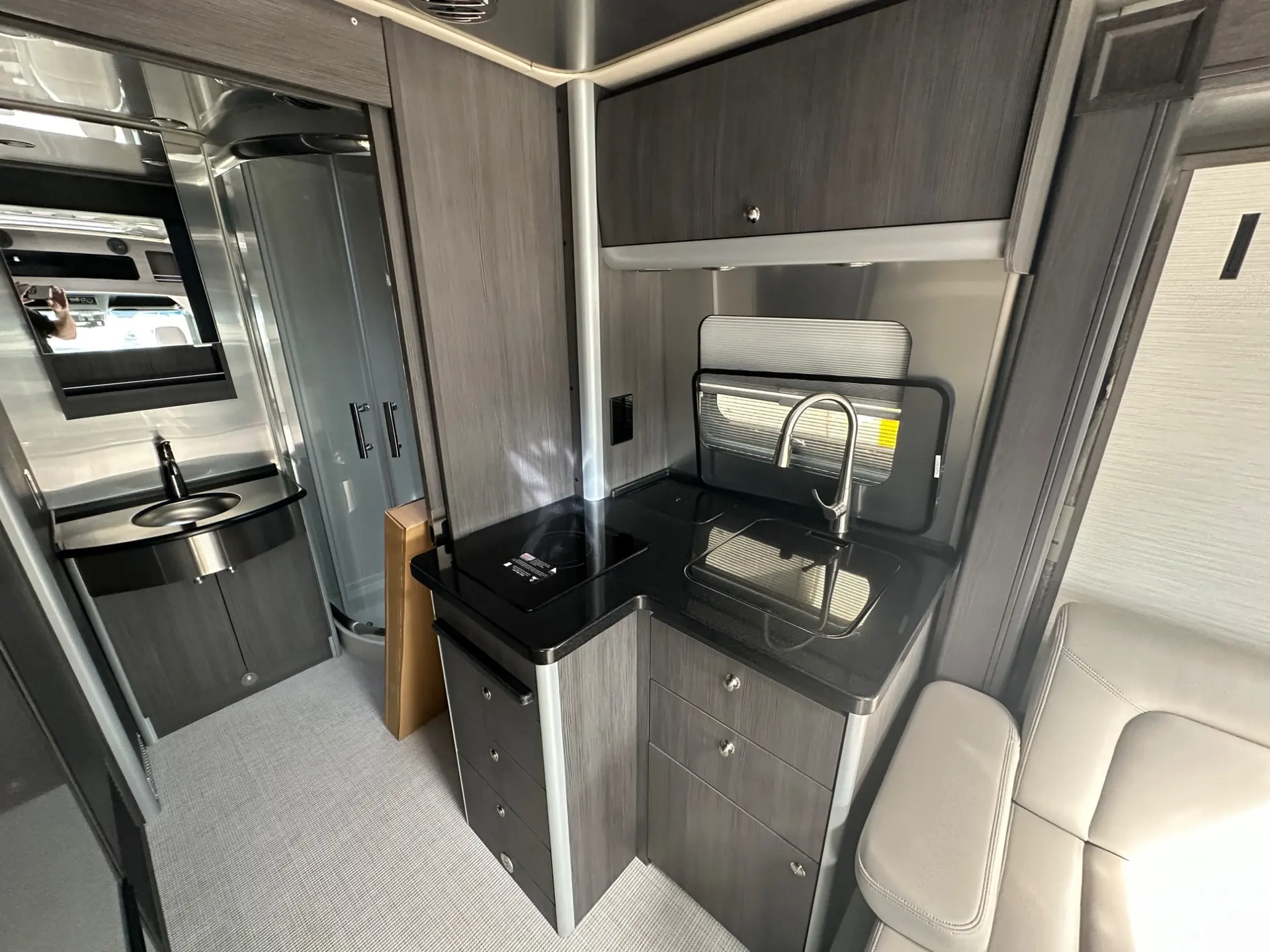 2026 Airstream Atlas - Image 14
