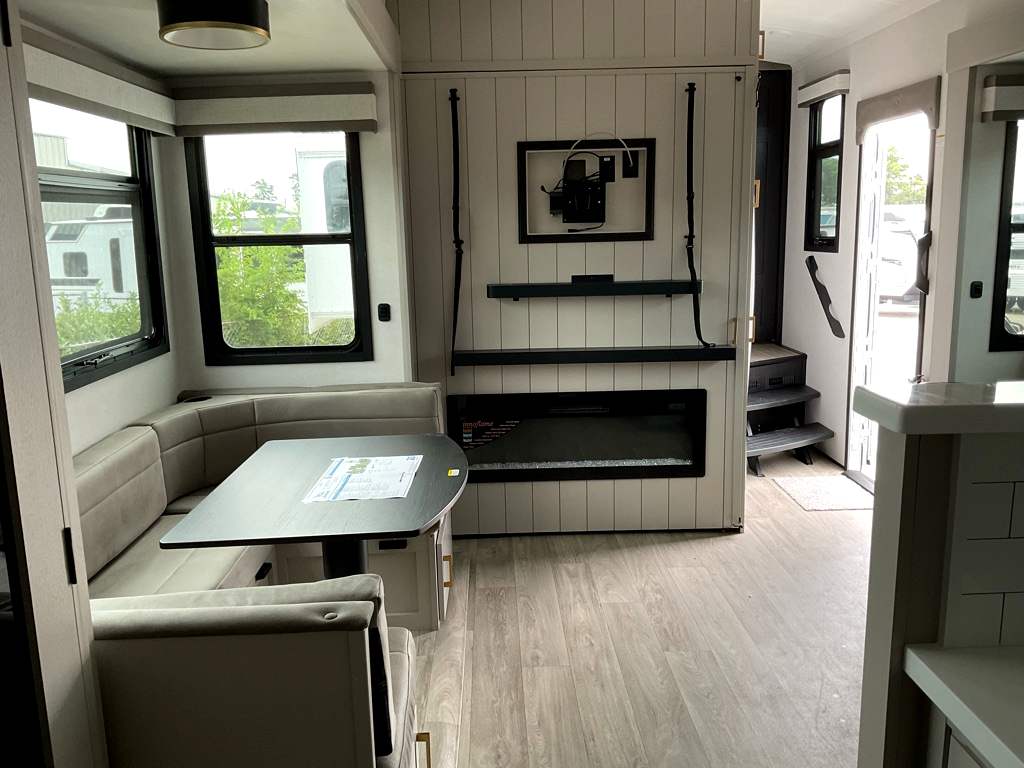 2027 JAYCO NORTH POINT 391TBBH - Image 9