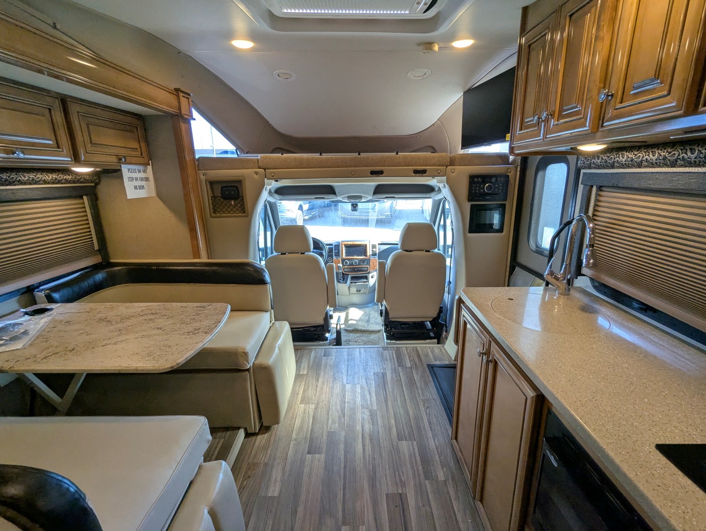 2018 Thor Motor Coach Synergy SD24 - Image 25