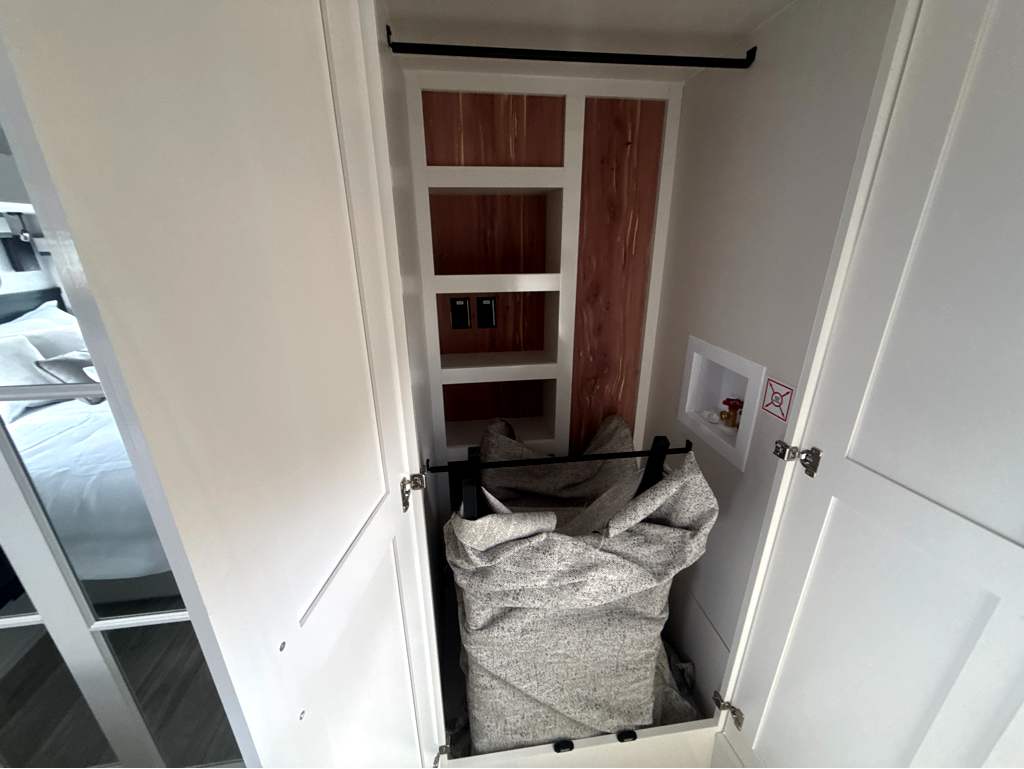 2027 JAYCO PINNACLE 32RLTS - Image 22