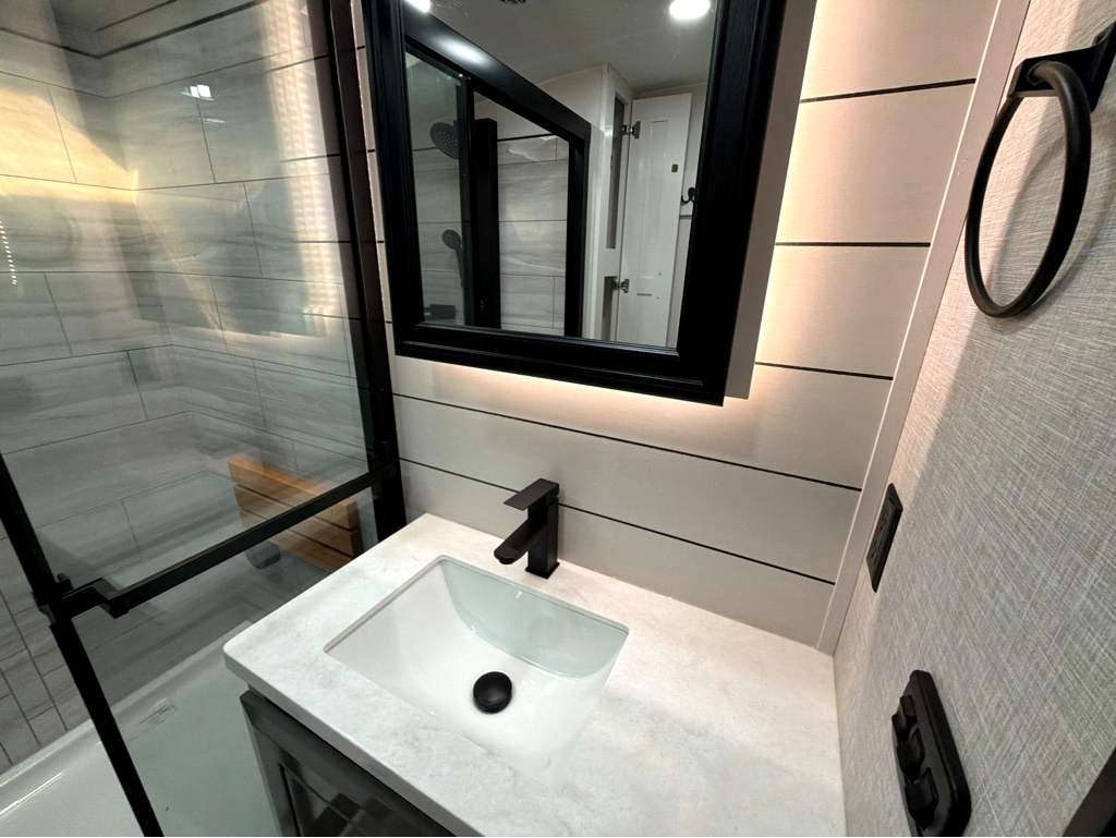 2025 JAYCO PINNACLE 32RLTS - Image 25