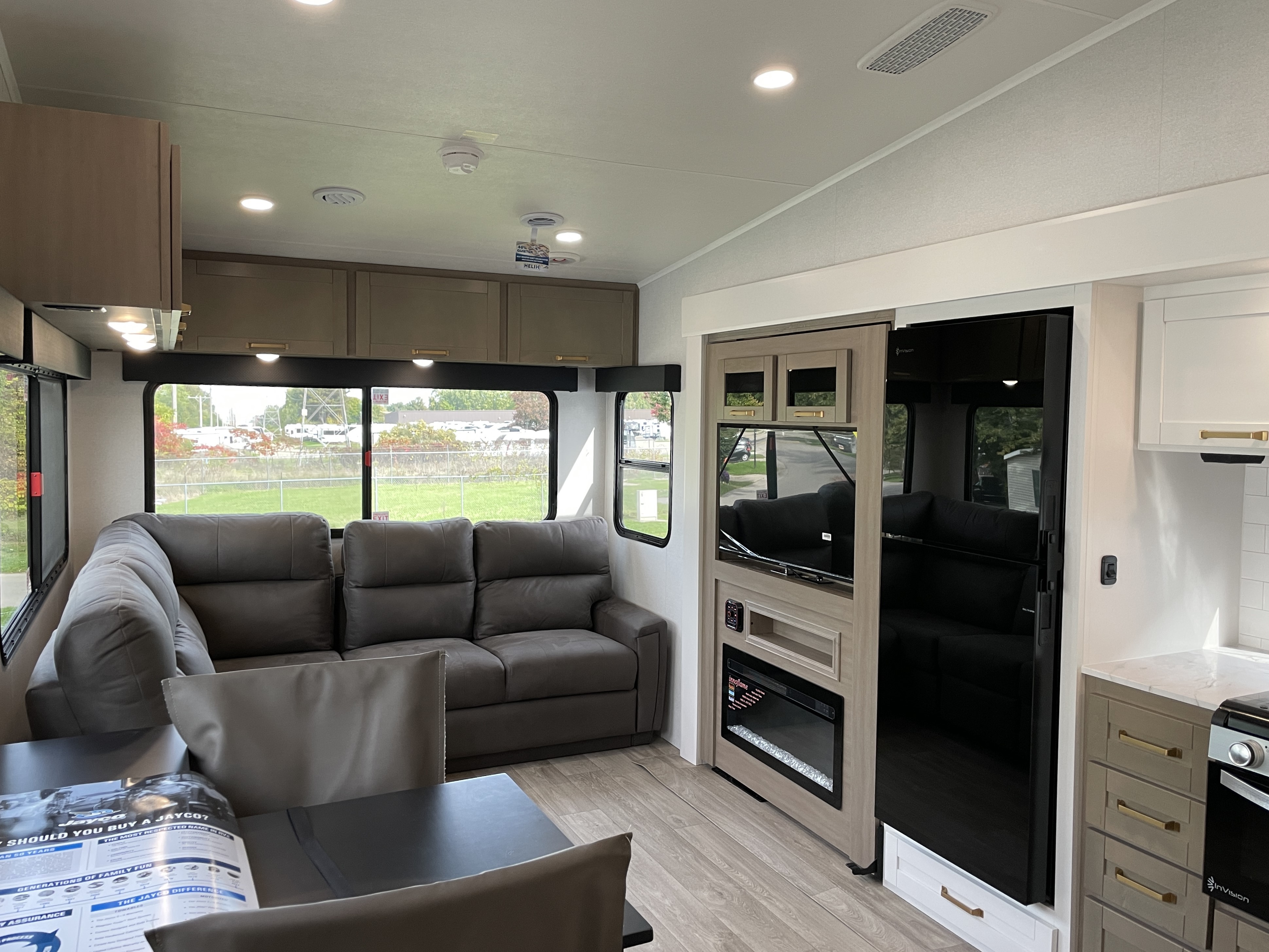 2027 Jayco Eagle SLE 34MBL - Image 8