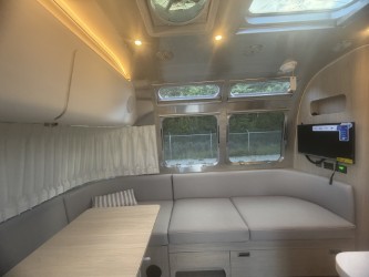 2026 AIRSTREAM GLOBETROTTER 27FBT - Image 11