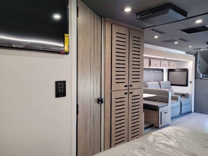 2026 Grand Design Lineage Series F 31ZW - Image 20