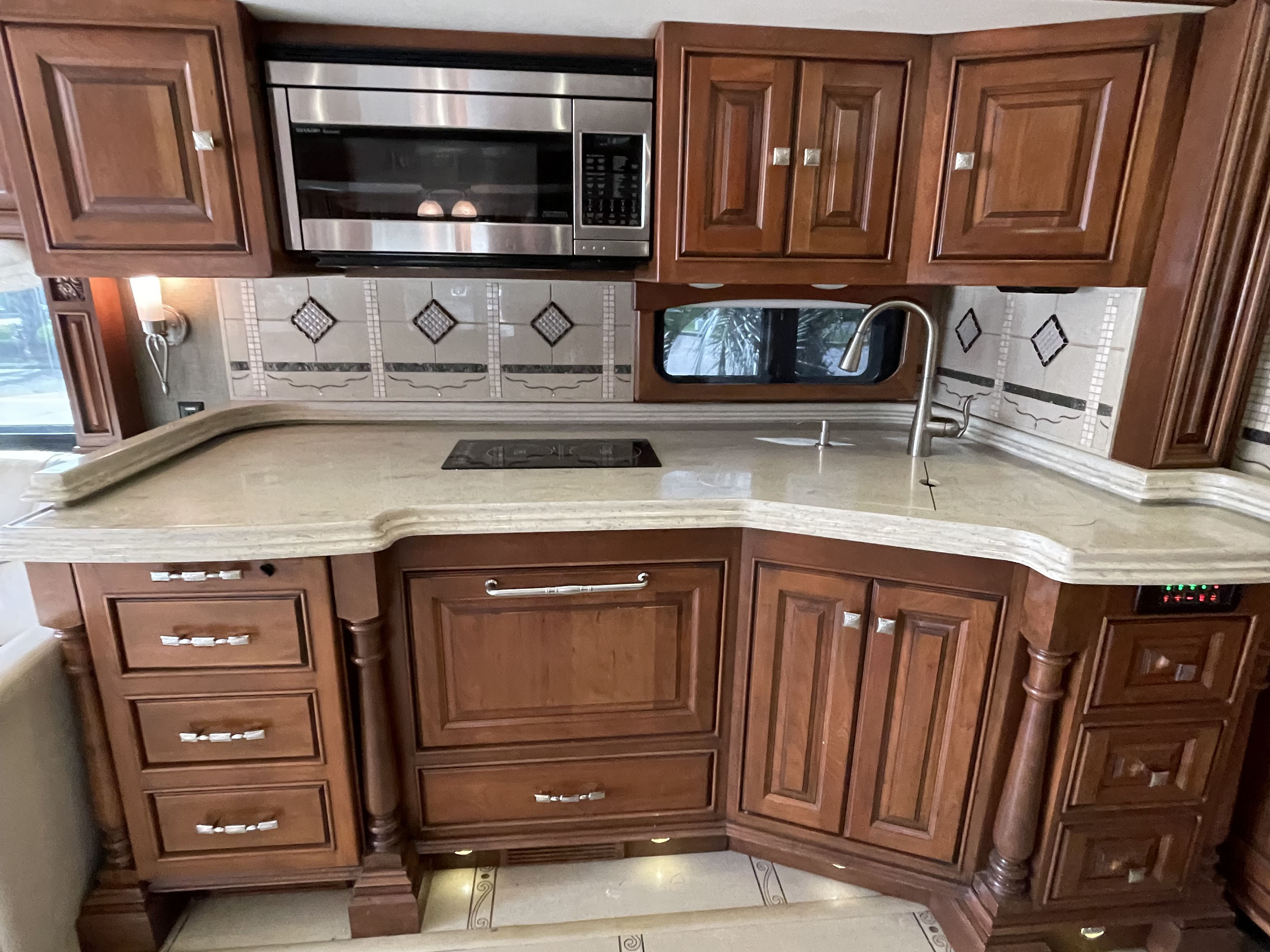 2013 TIFFIN ZEPHYR 45LZ - Image 15