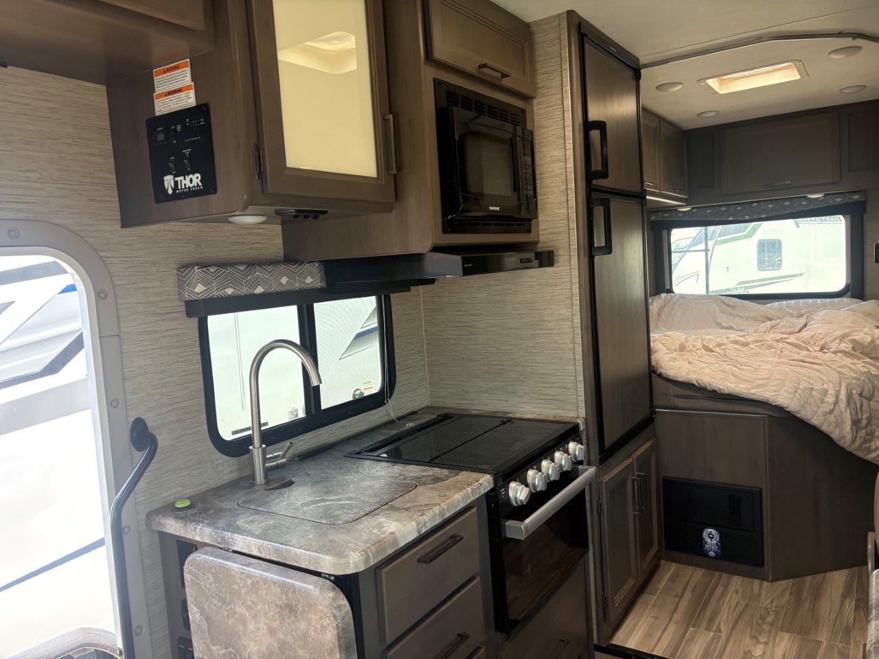 2024 Thor Motor Coach Four Winds 22E - Image 9