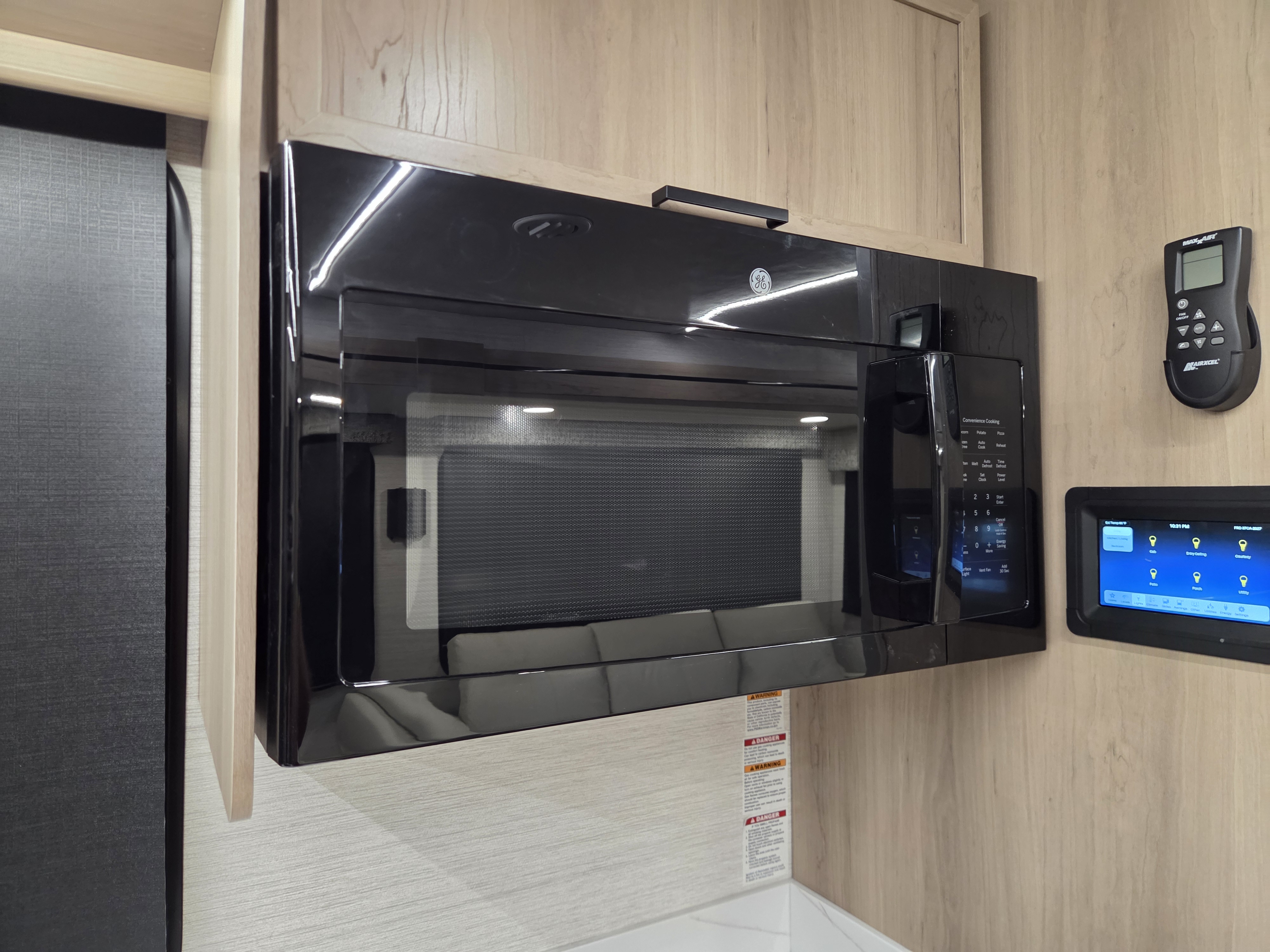 2027 Dynamax Europa S 37CA - Image 8