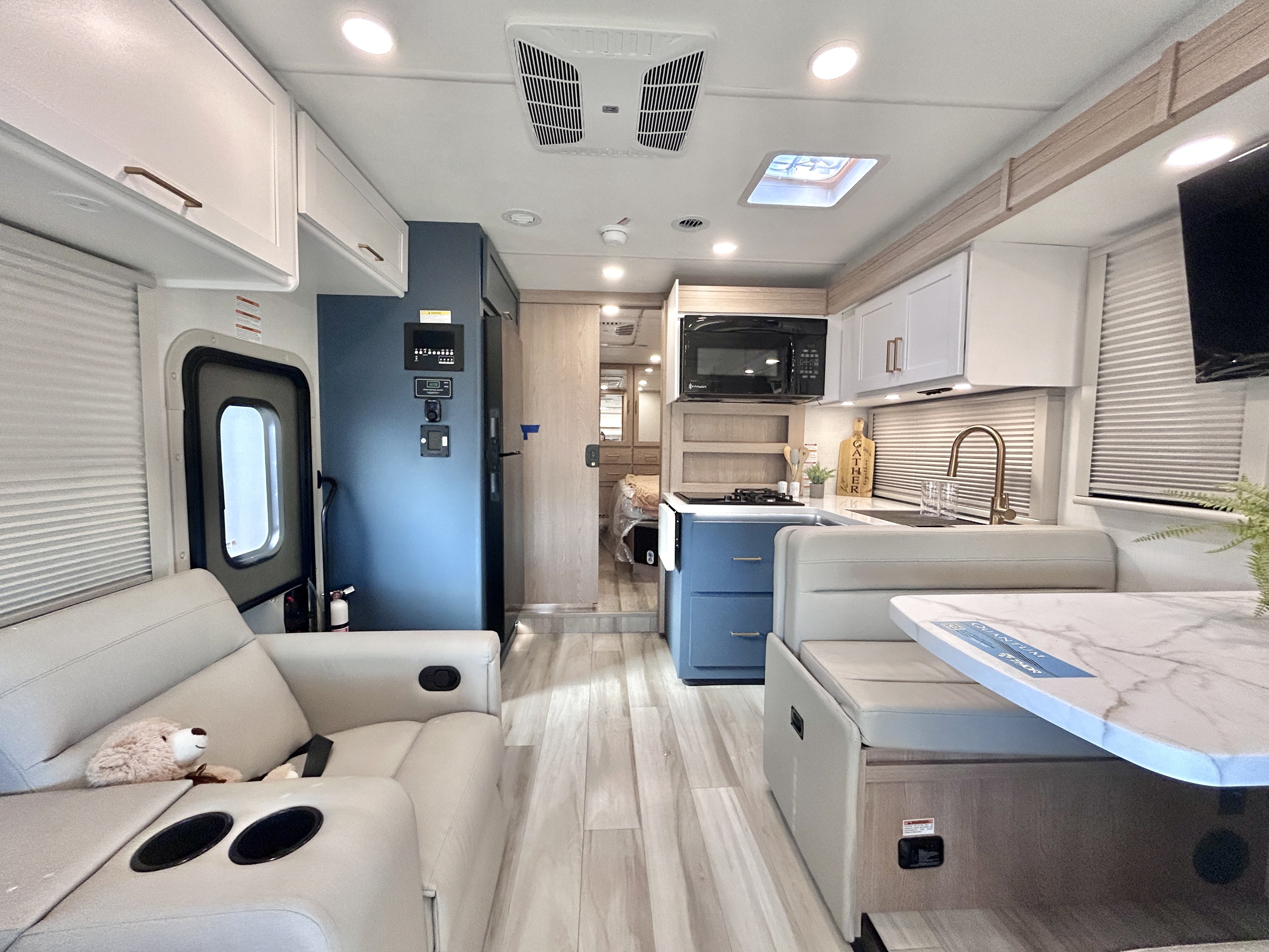 2027 Thor Motor Coach QUANTUM KW29 - Image 14