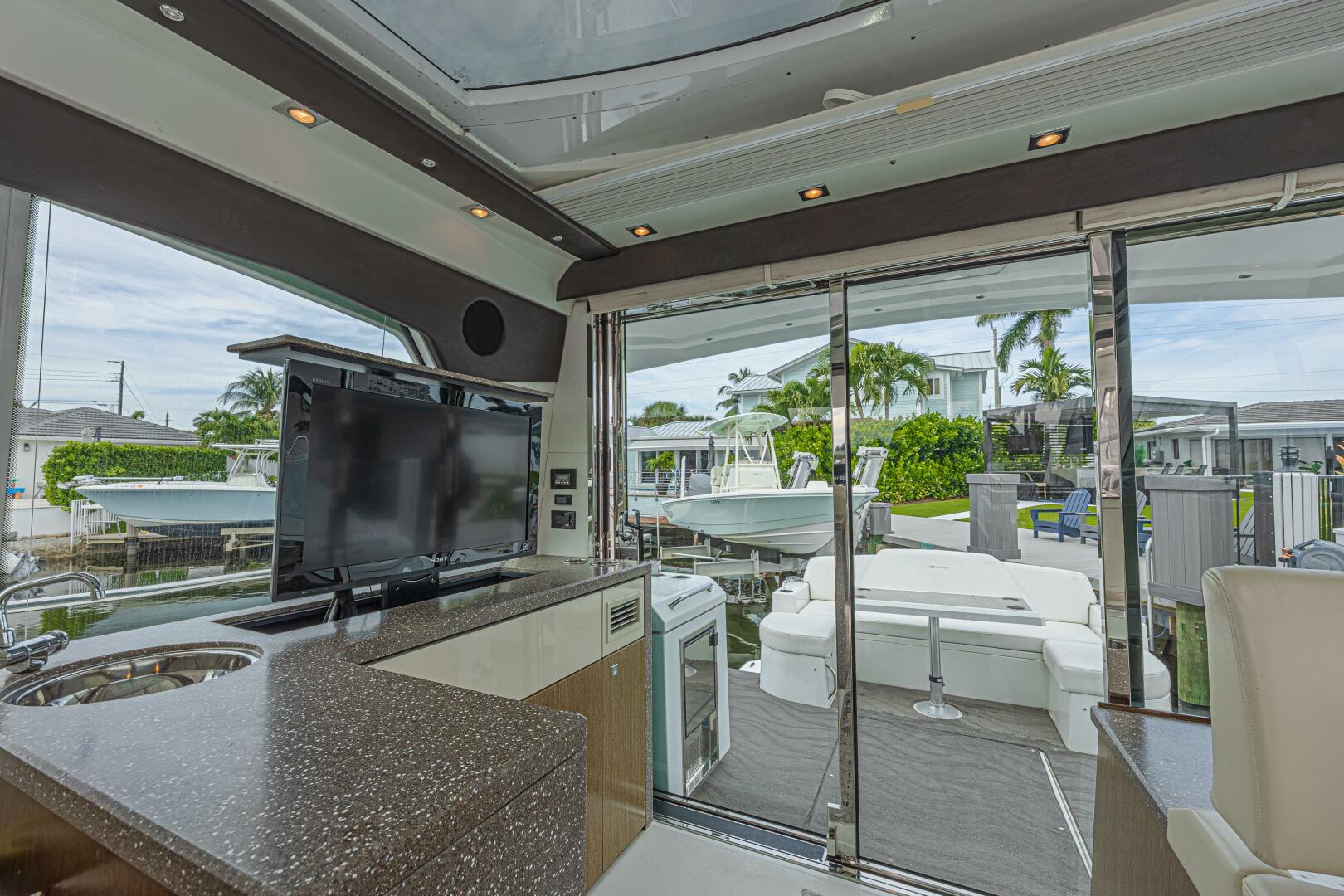 2012 Cruisers Yachts 48 Cantius - Image 18