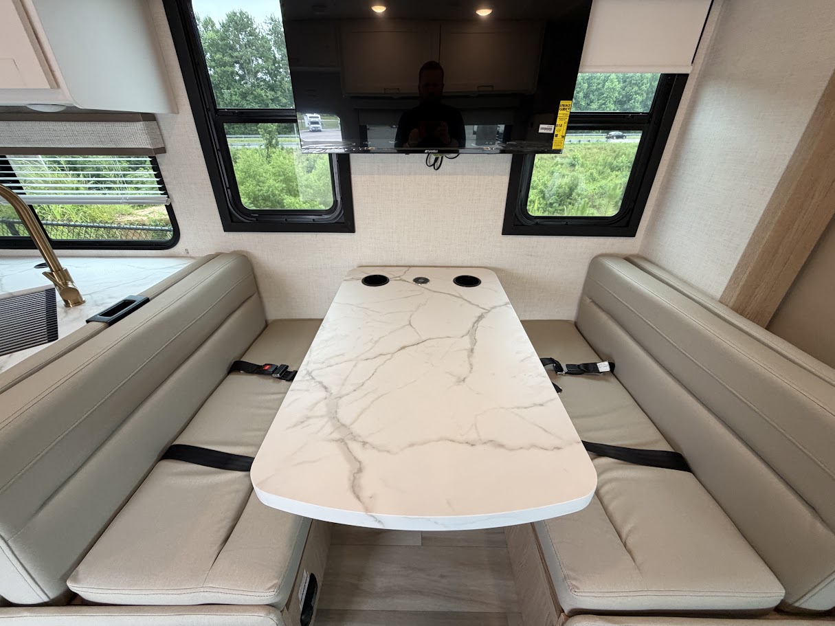 2027 THOR MOTOR COACH MAGNITUDE GA31 - Image 17