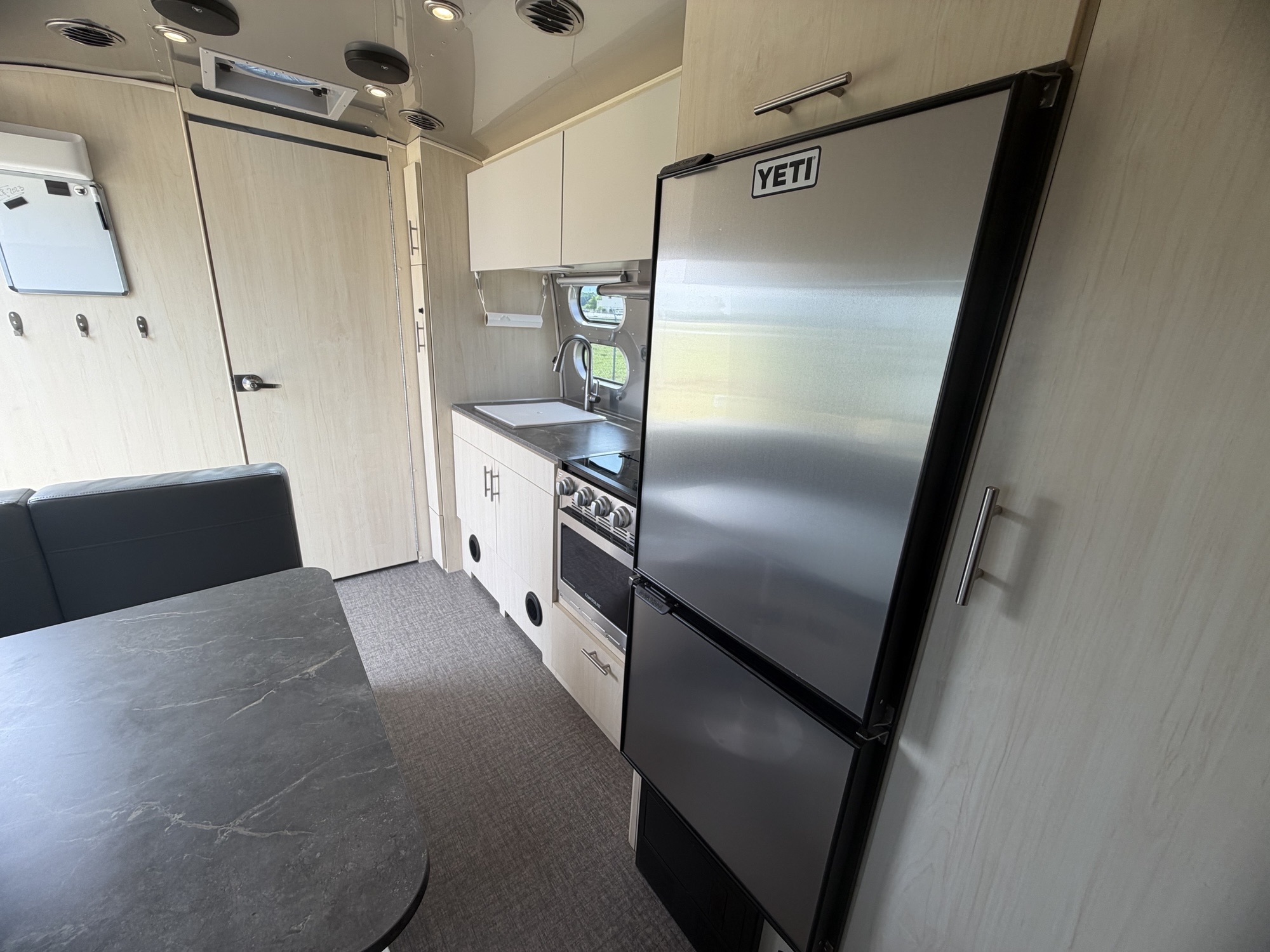 2024 AIRSTREAM FLYING CLOUD 23FB - Image 21