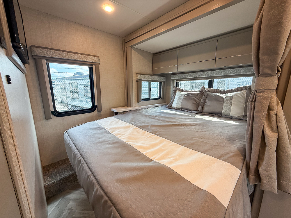 2025 THOR MOTORCOACH 24TT - Image 53