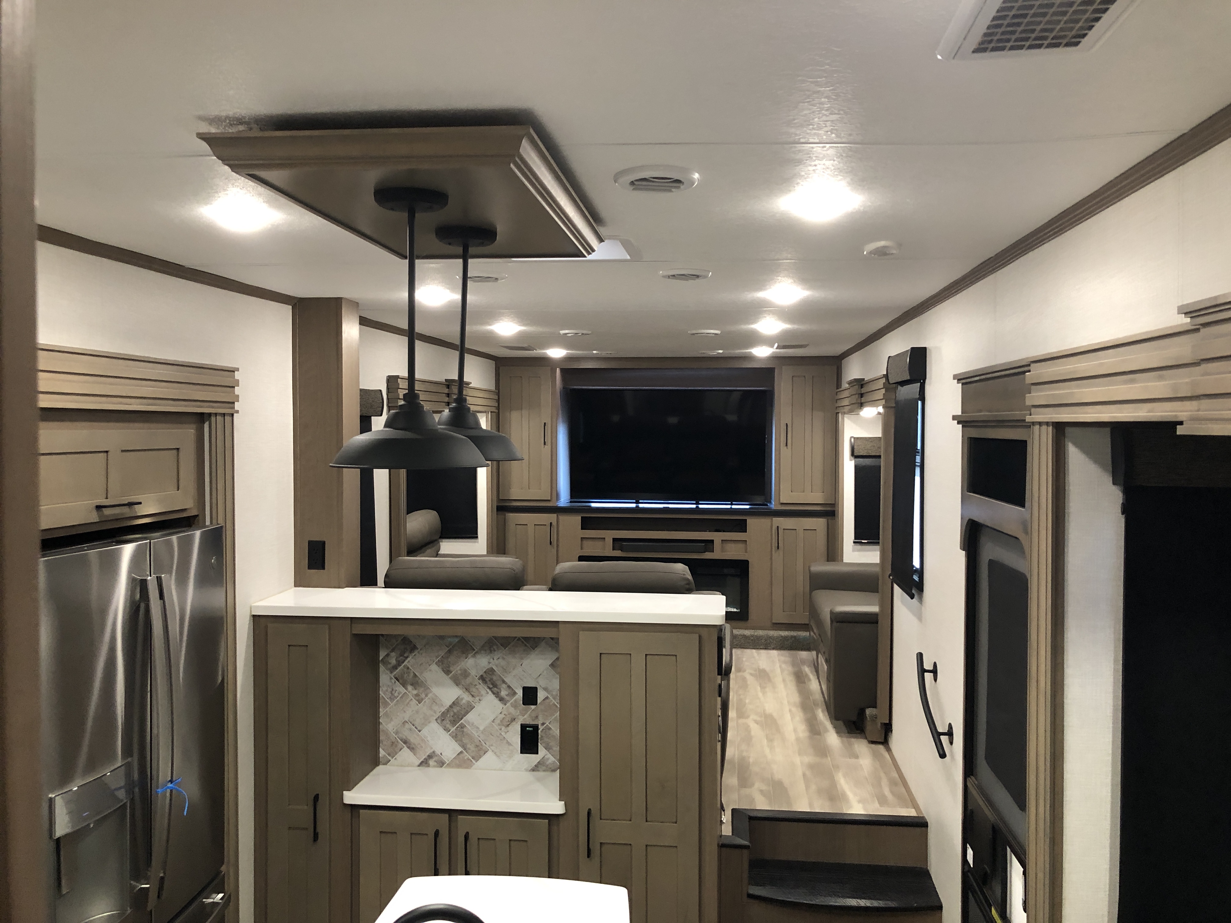 2024 KZ RV Durango Gold G386FLF - Image 18