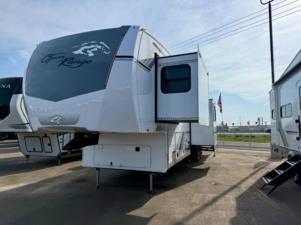 2026 Roamer FW 35MRQS - Image 1