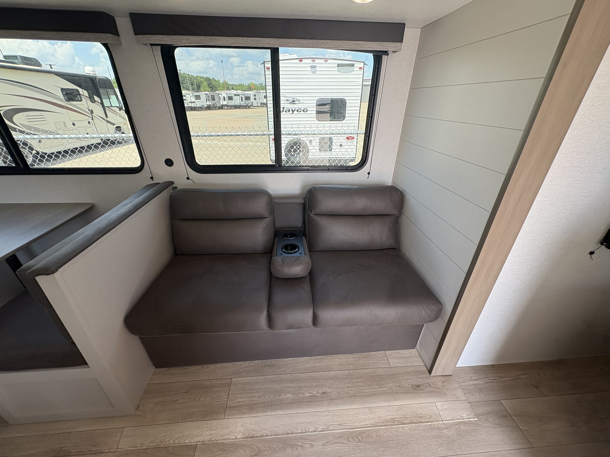 2027 Jayco Jay Flight SLX 261BHS - Image 25