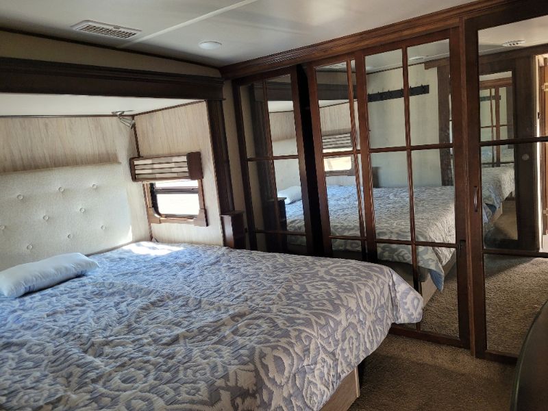 2018 Palomino Columbus 298RL - Image 17