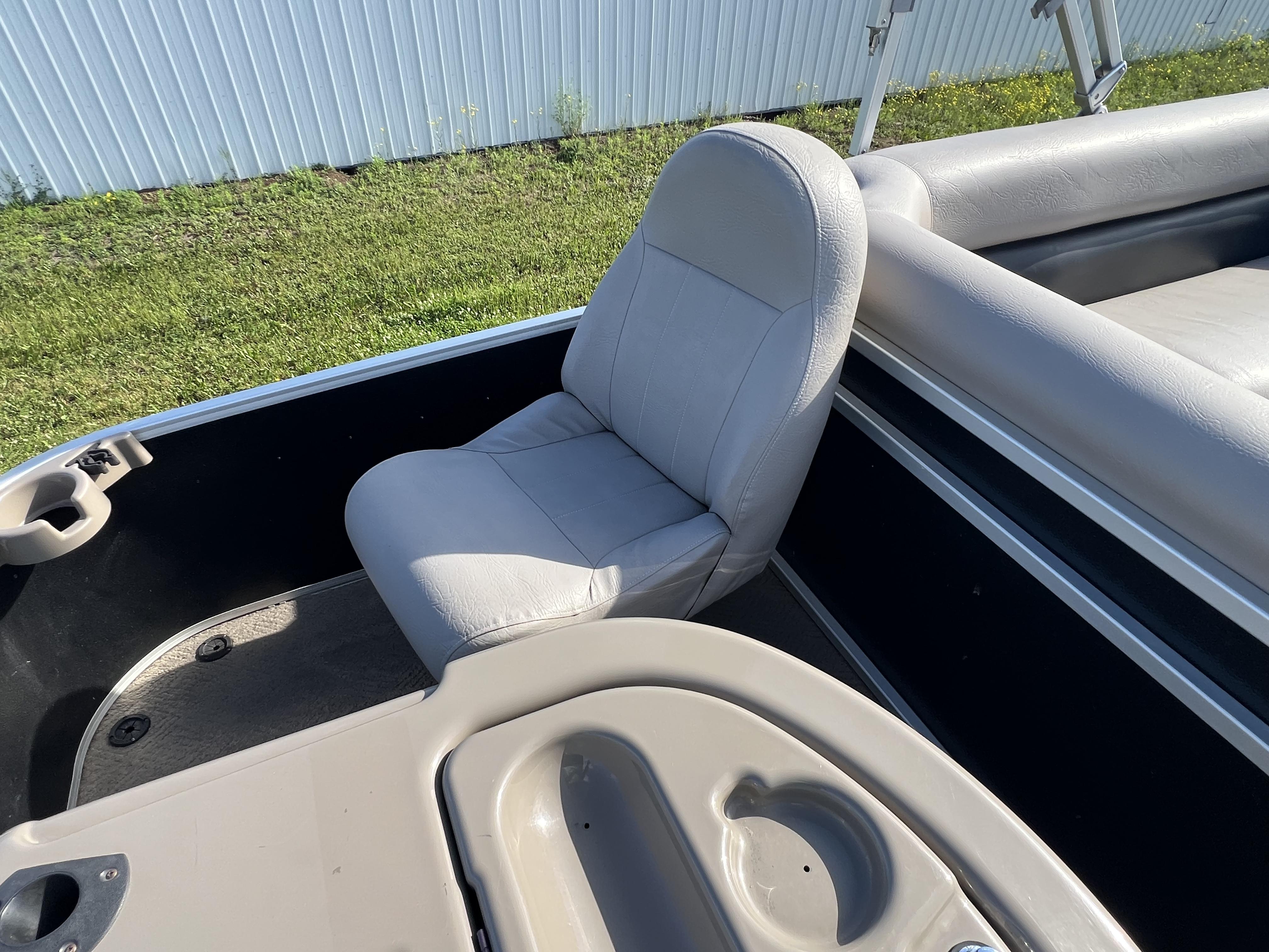 2012 PREMIER 201 EXPLORER - Image 12