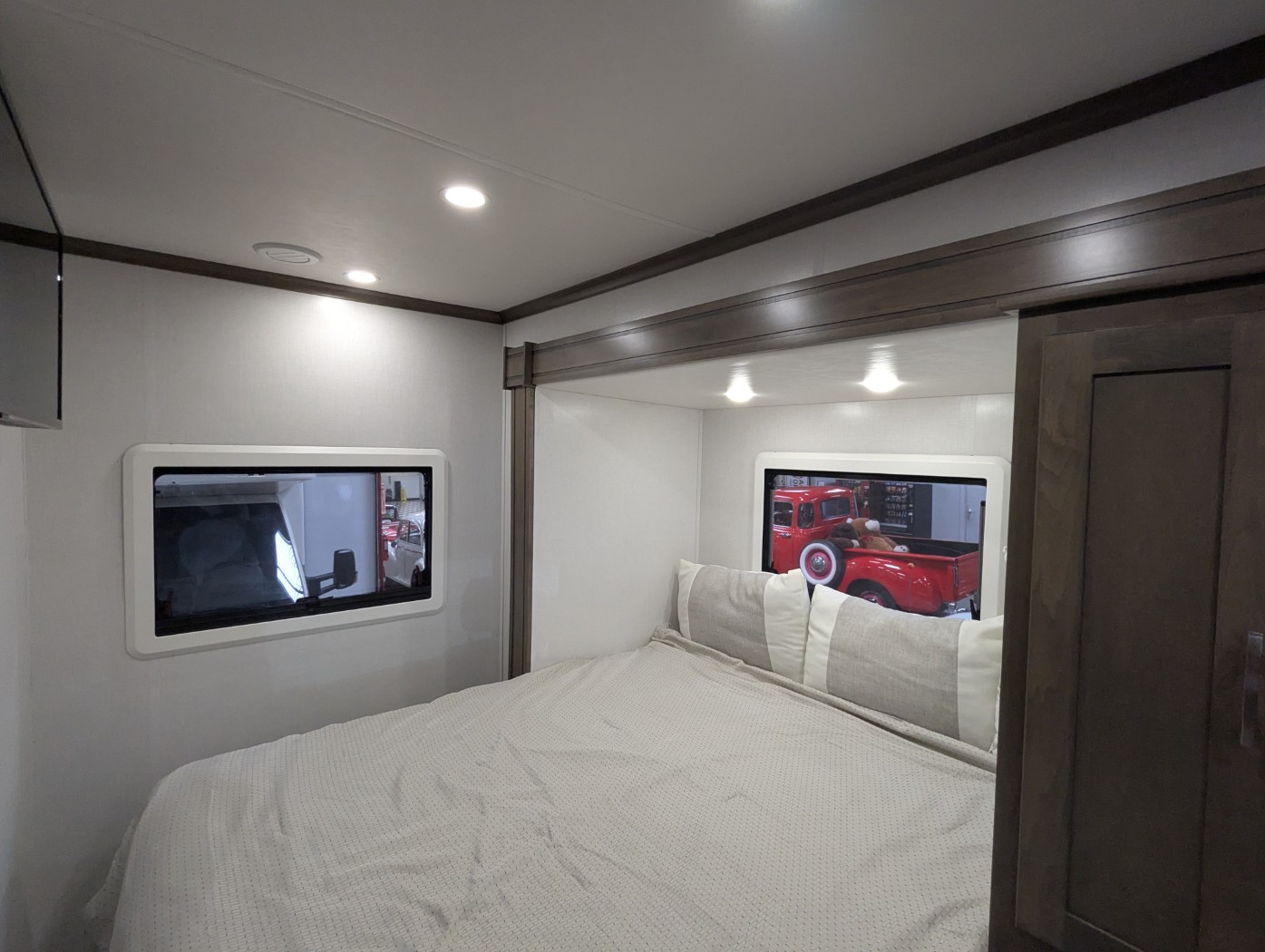 2024 Dynamax Corp Isata 3 Series 24FW - Image 25