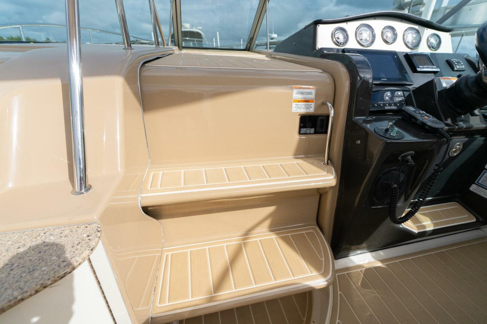2016 Sea Ray 330 Sundancer - Image 52