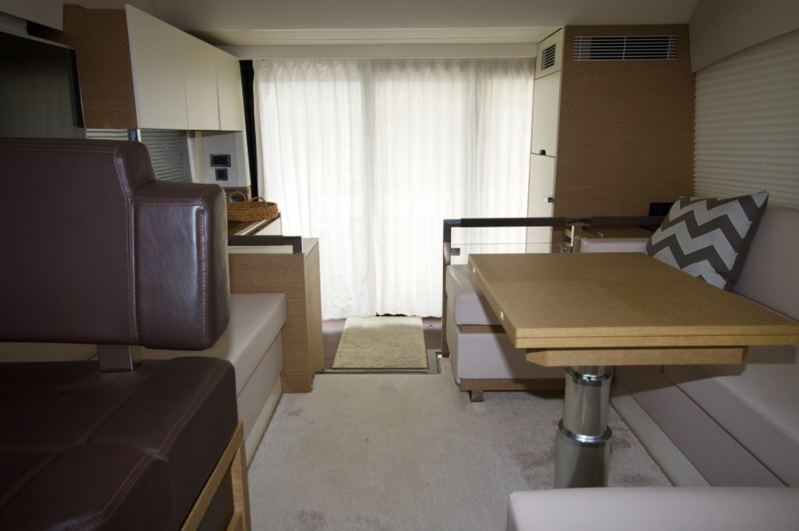 2018 Prestige 460 - Image 8