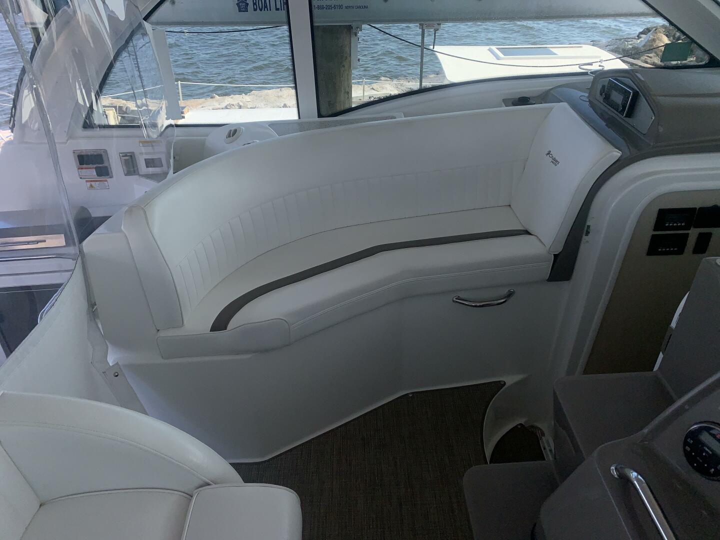2011 Cruisers Yachts 420 Sports Coupe - Image 18