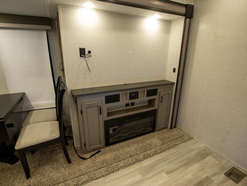 2022 Coachmen Chaparral 373MBRB - Image 7