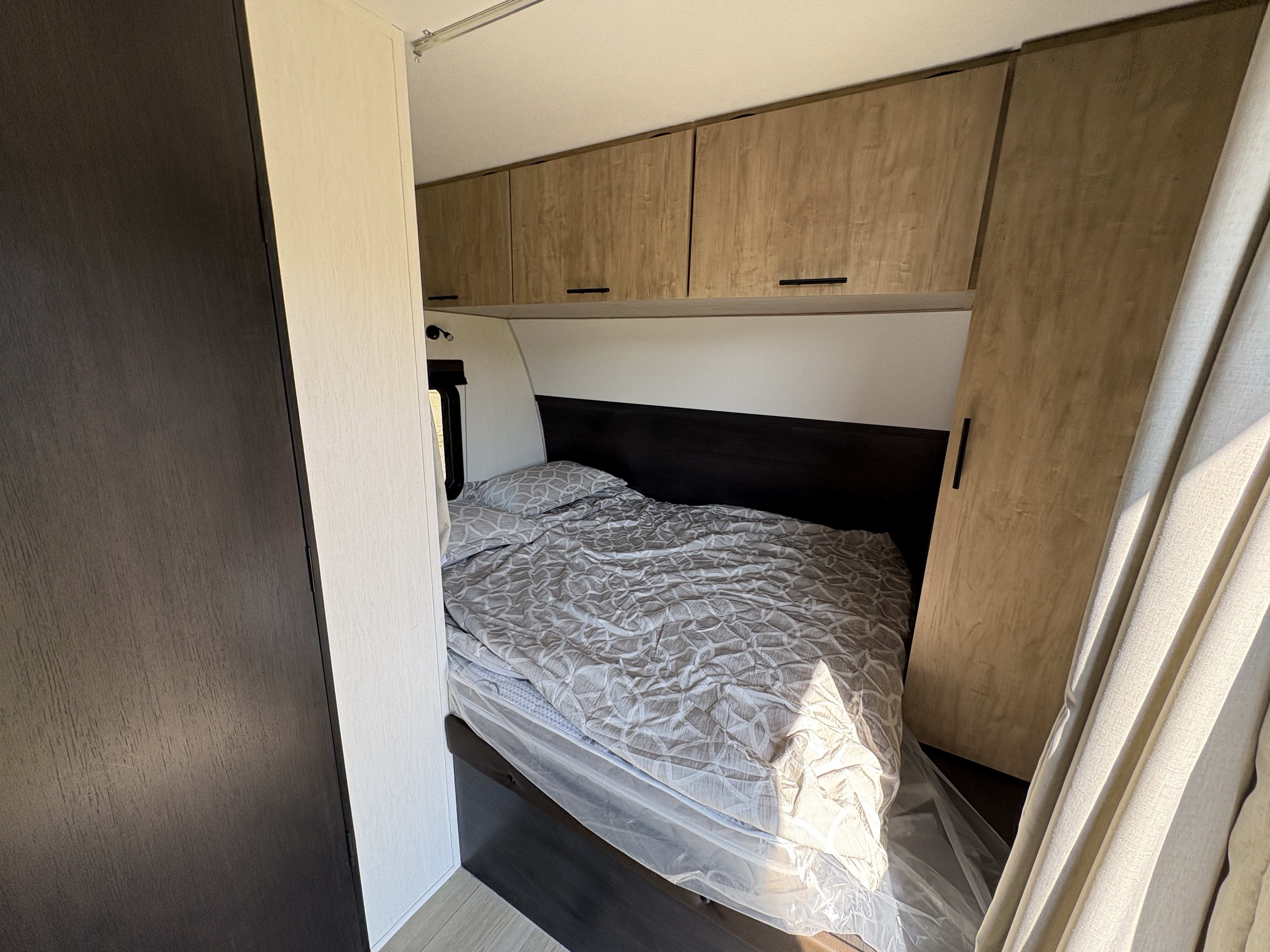 New 2026 Forest River Cherokee Grey Wolf Black Label 18RRBL – AC