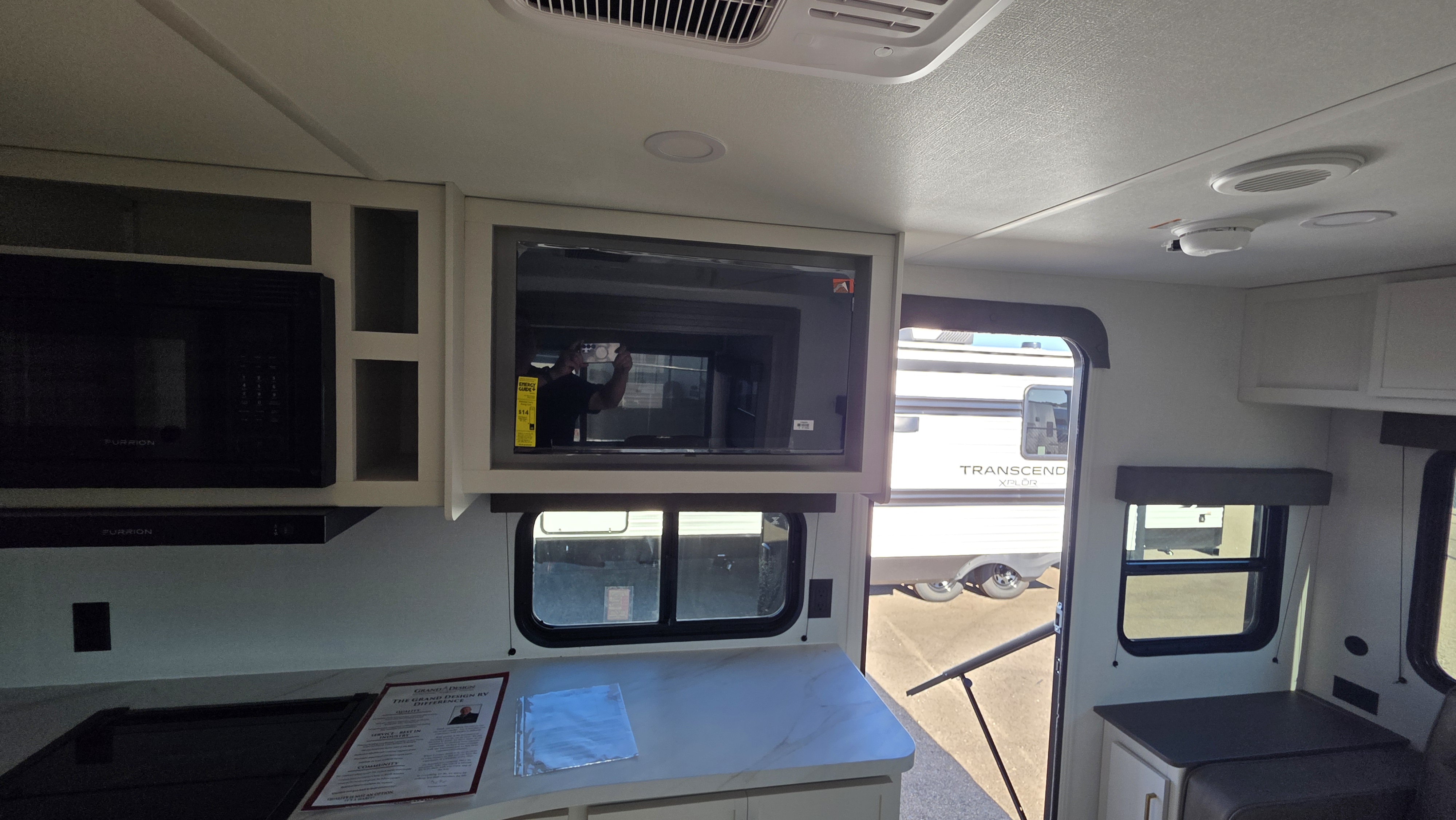 2027 GRAND DESIGN TRANSCEND 245RLT - Image 17
