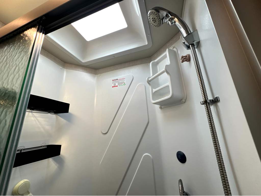 2024 HOLIDAY RAMBLER INVICTA 36Y - Image 19