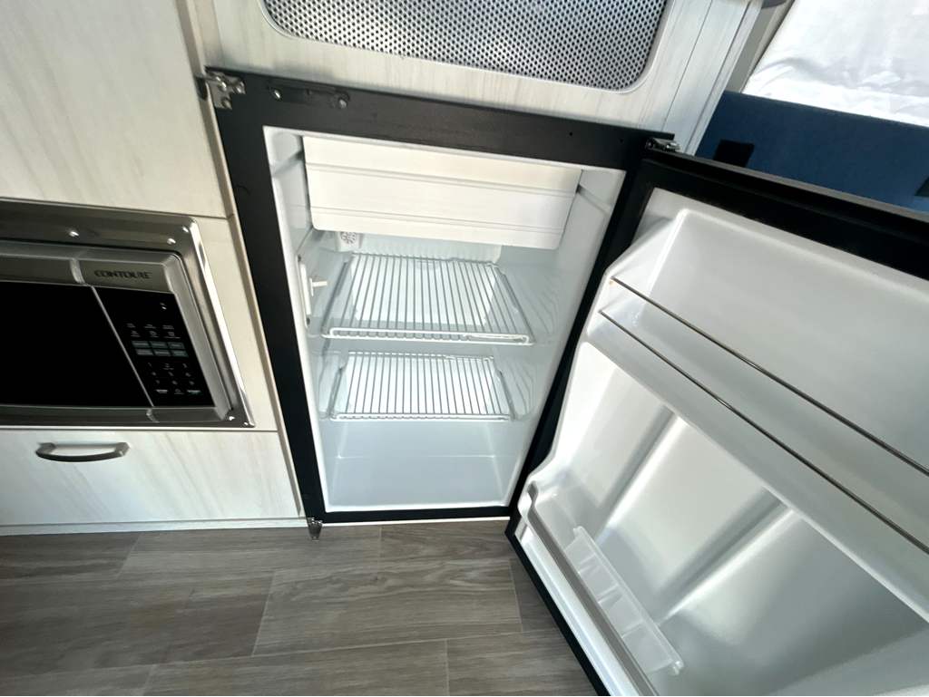 2025 AIRSTREAM BAMBI 16RB - Image 20