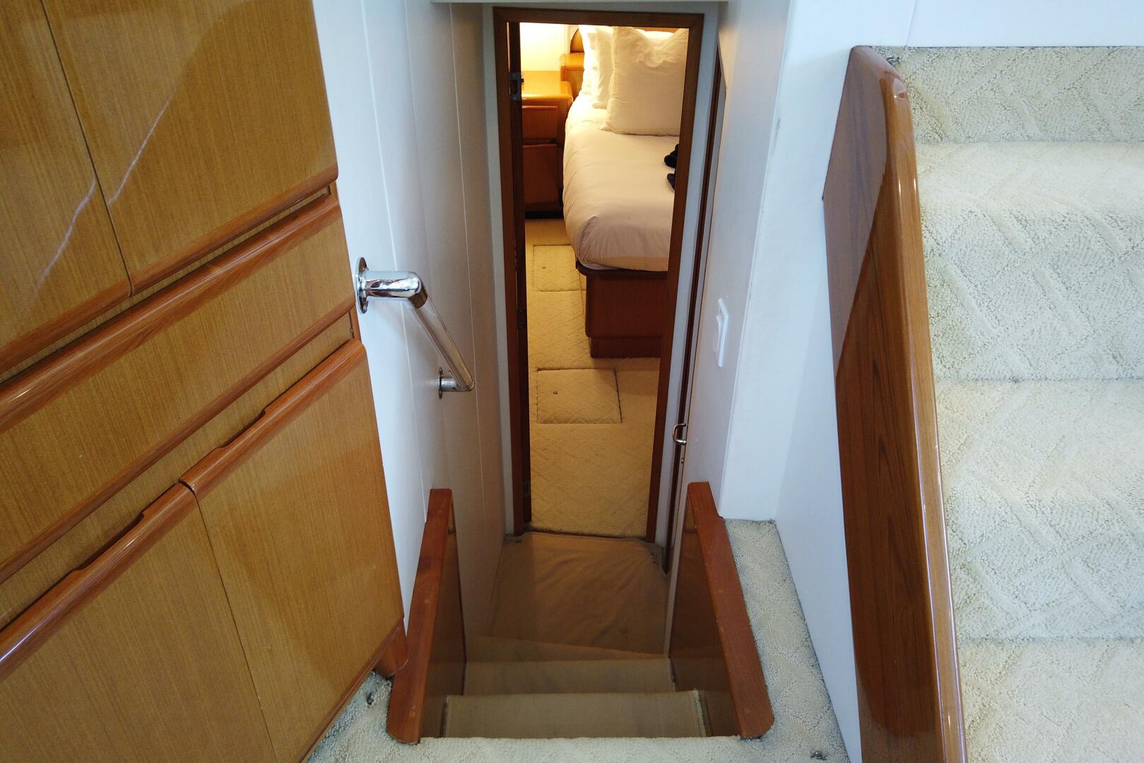 1999 Viking Motoryacht - Image 29