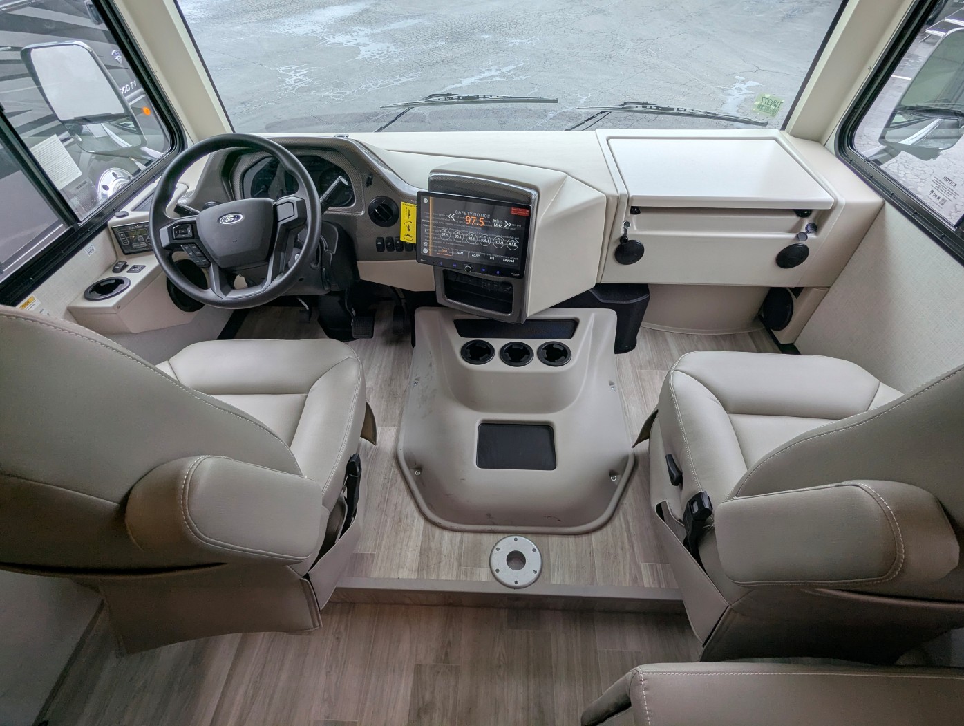 2026 Thor Motor Coach Windsport 35J - Image 8