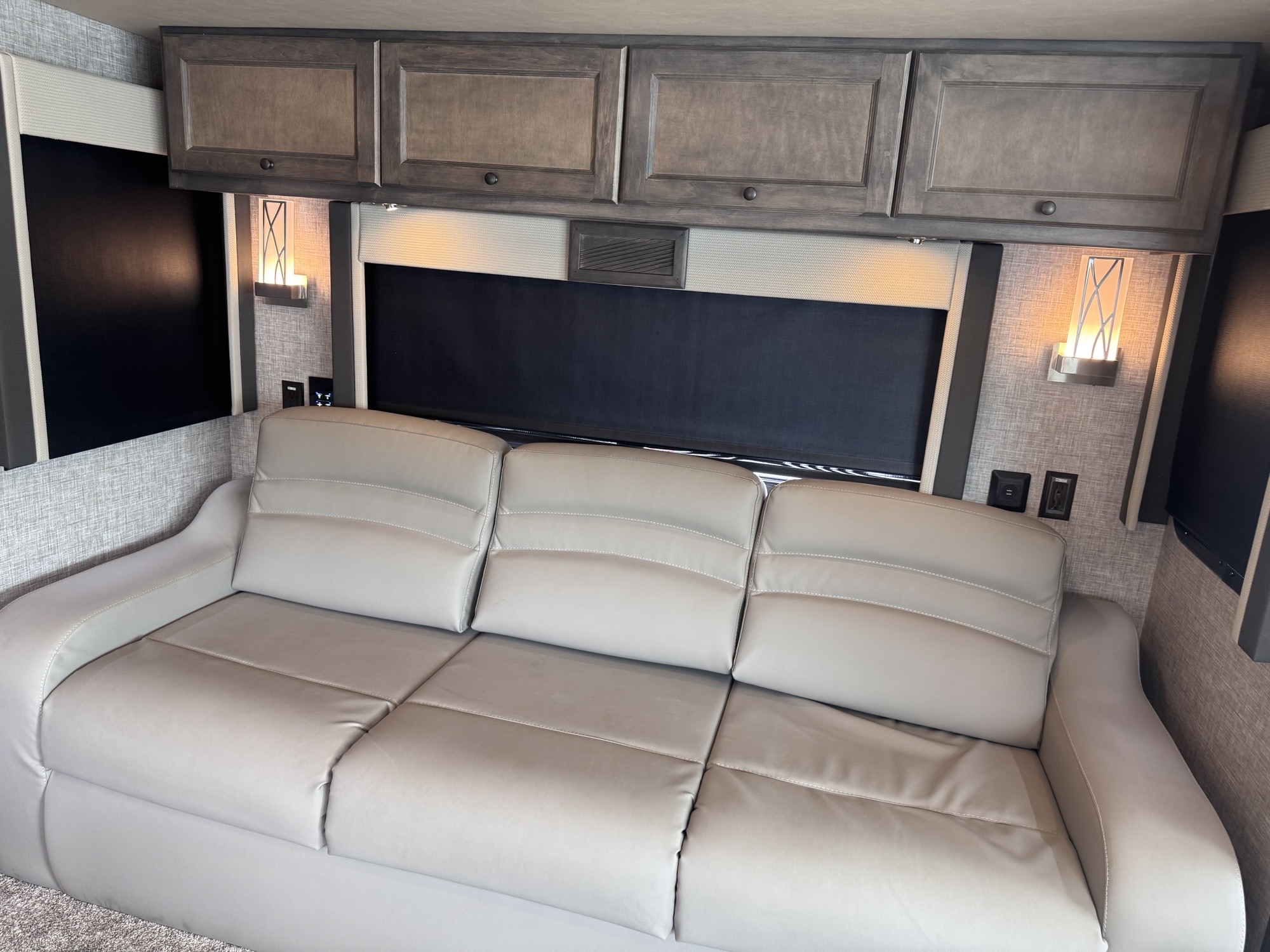 2023 TIFFIN ALLEGRO 34 PA - Image 11
