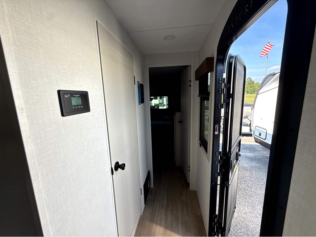 2027 VENTURE RV SPORTTREK 343VIB - Image 19