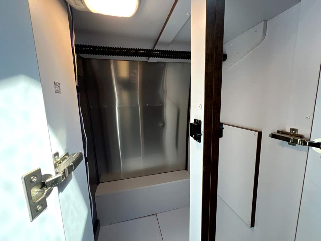 2026 AIRSTREAM GLOBETROTTER 27FBQ - Image 16