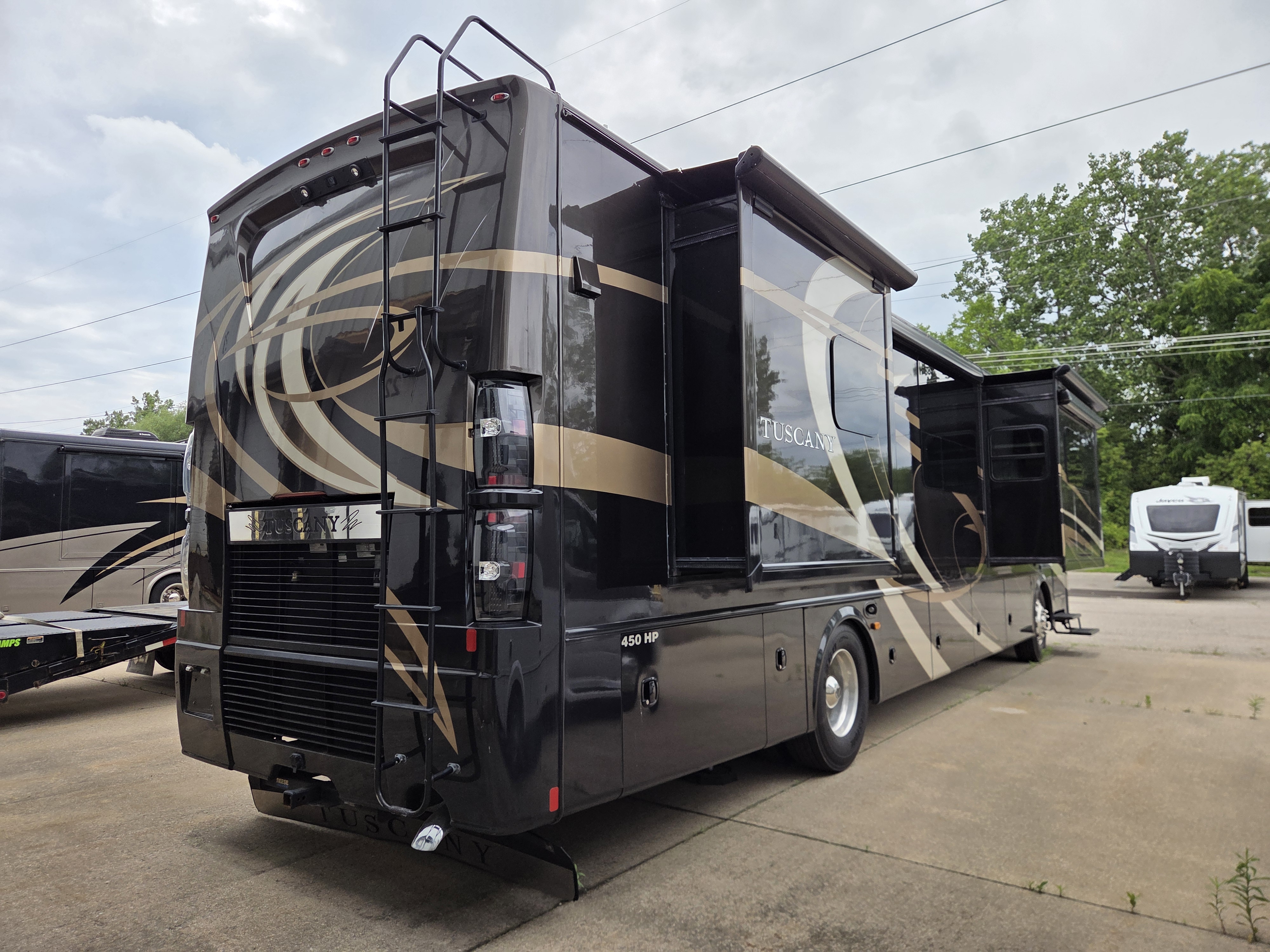 2015 Thor Motor Coach Tuscany 40KQ - Image 2