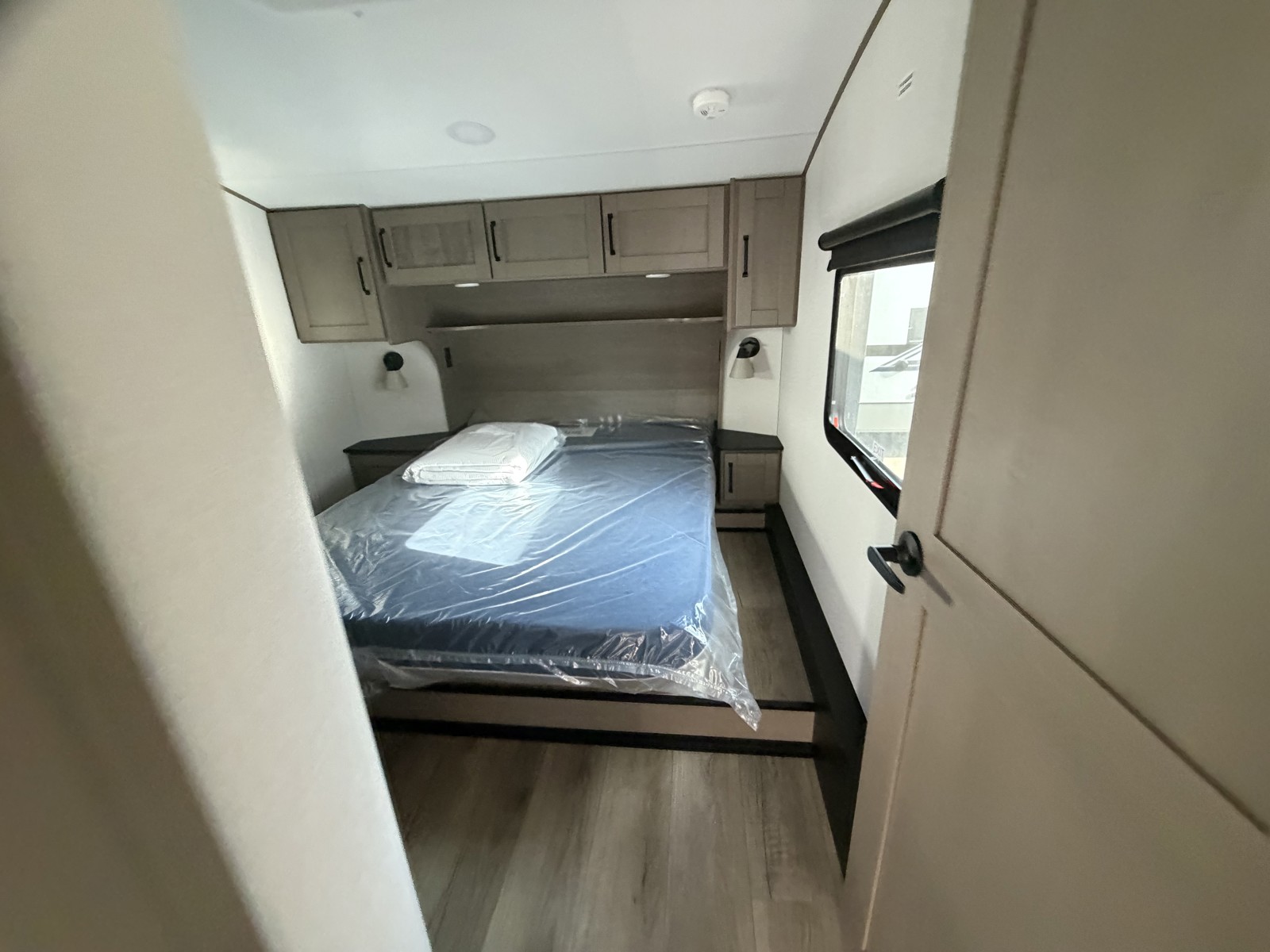 2026 GRAND DESIGN 303RLS - Image 32