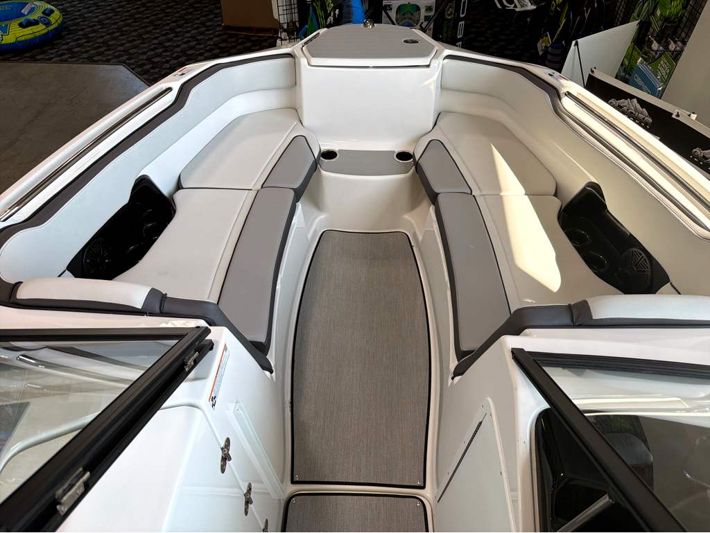 2026 Yamaha Boats AR250 - Image 13