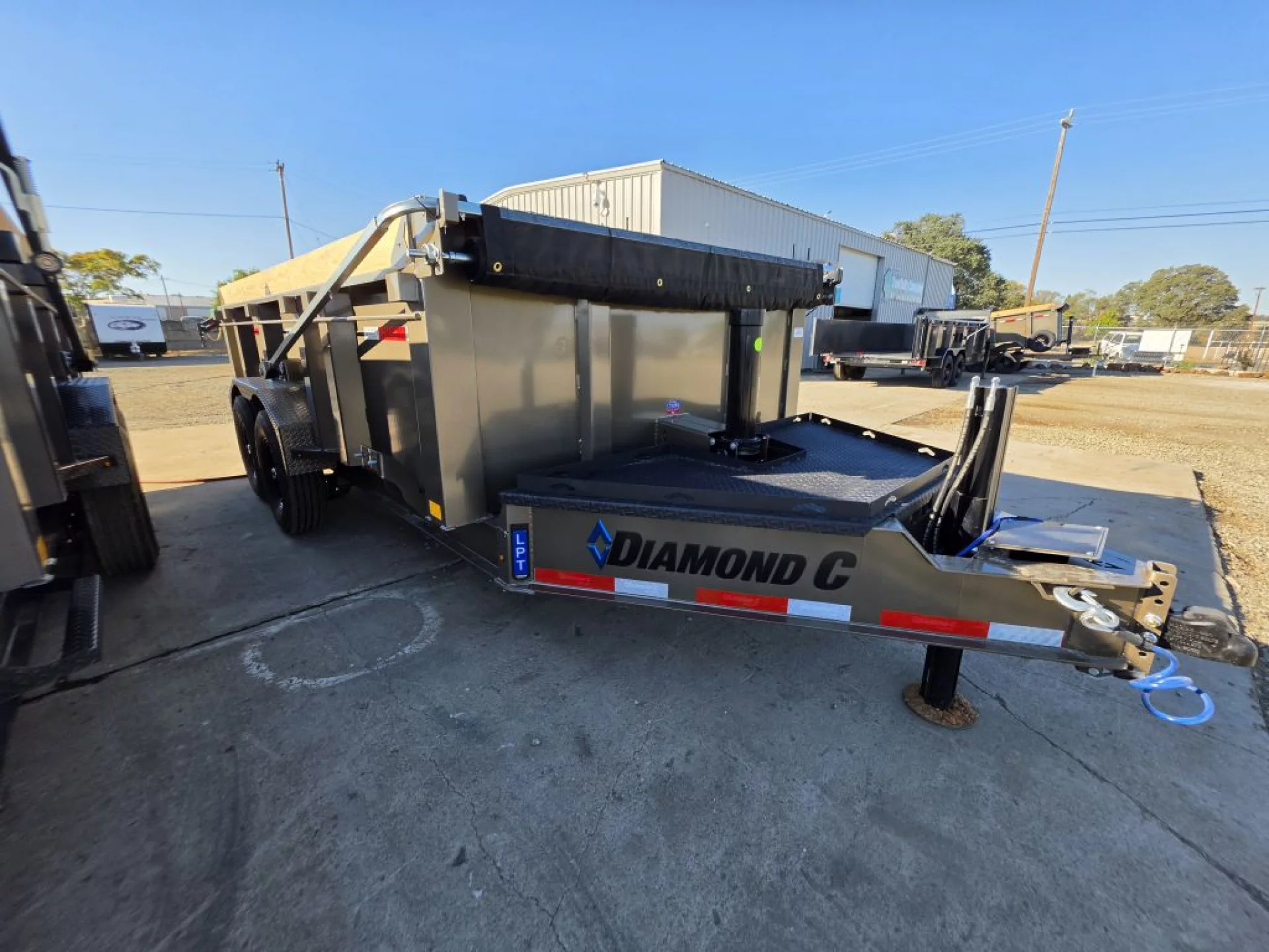 2027 DIAMOND C TRAILERS DIAMOND C LPT 207 HEAVY DUTY 14X82 32 SIDES PACESETTER - Image 1