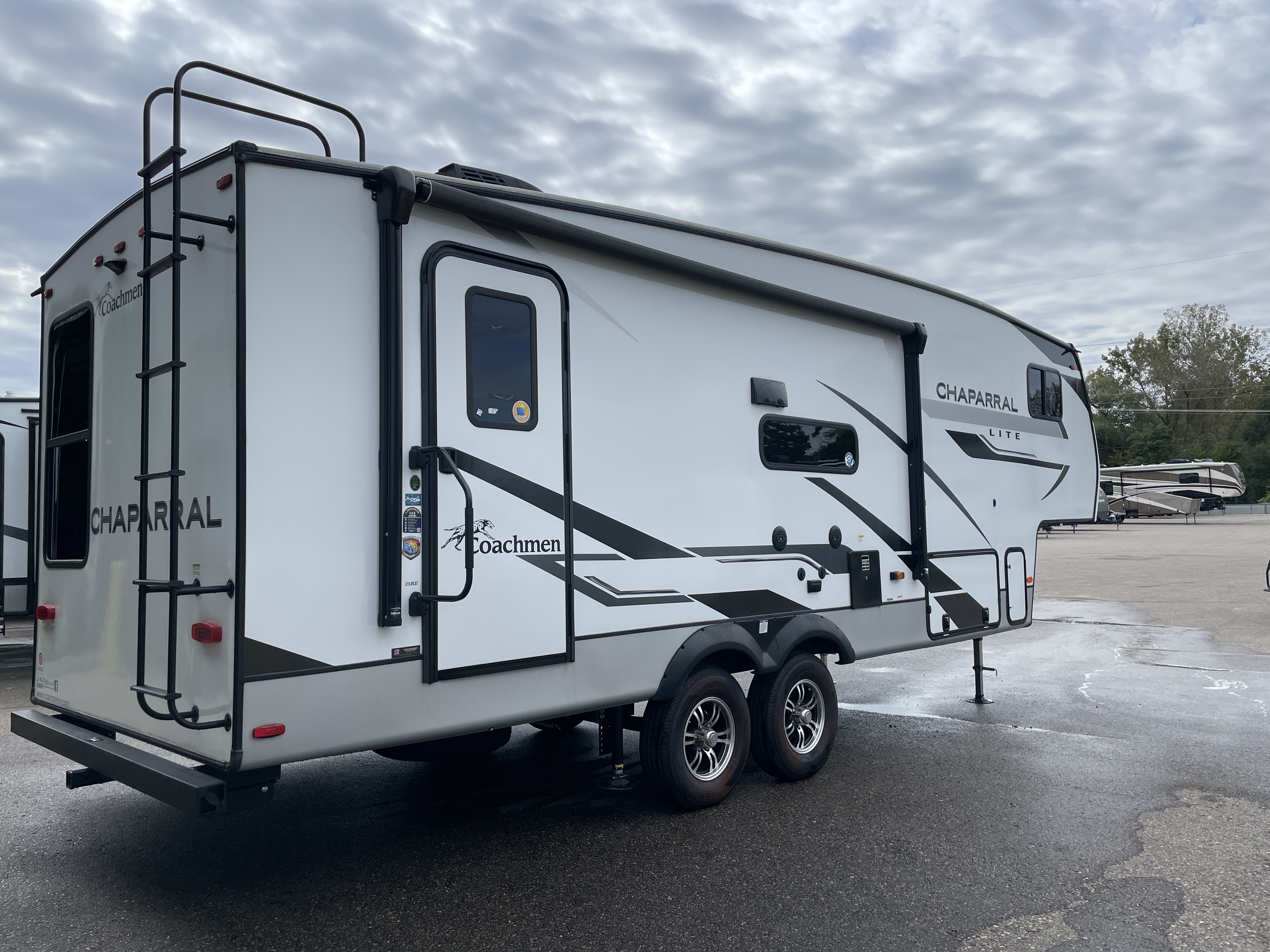 2023 Coachmen Chaparral Lite 25RE - Image 2